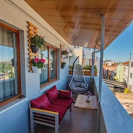 Duru Sultanahmet & *