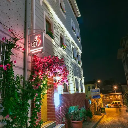 Duru Sultanahmet & *