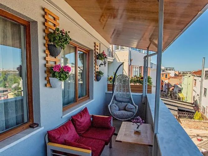 Duru Sultanahmet & *